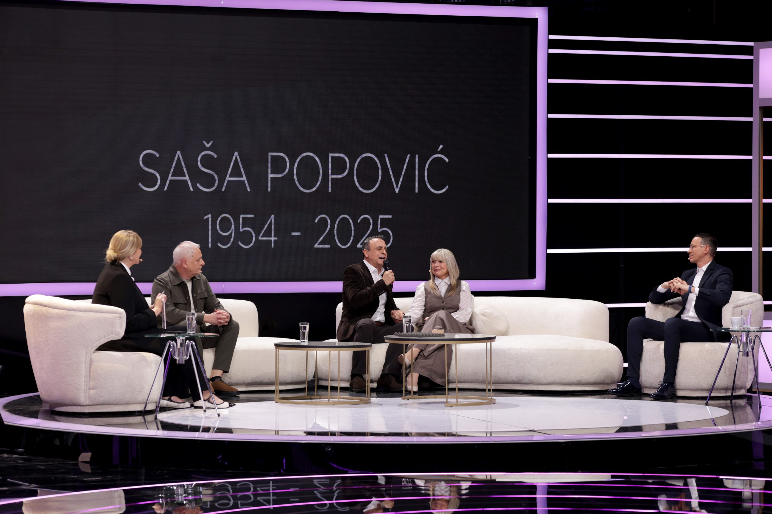 Suzana Jovanović grca u suzama, priznala koliko joj Saša nedostaje: "Kada dođem uveče u našu sobu..." VIDEO 5 VODITELJI SA GOSTIMA GS SNIMANJE 18022026 FOTO TEA ok 1