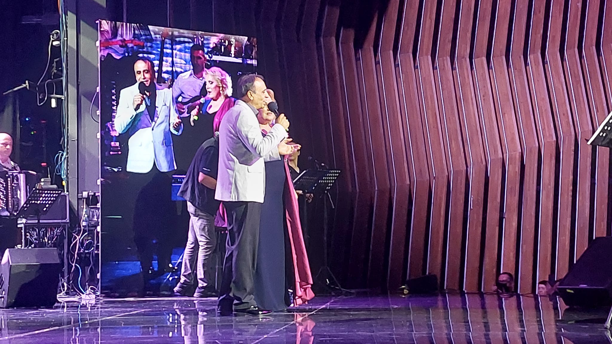 Lavina emocija na koncertu Snežane Đurišić: Beki Bekić joj se pridružio na sceni, svi se naježili VIDEO 5 PHOTO 2026 03 24 21 46 26 1