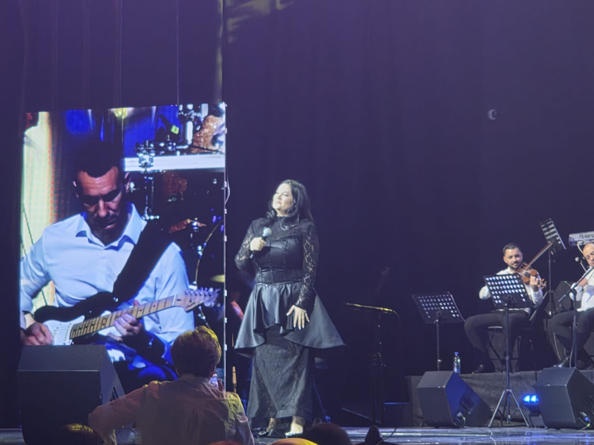 Jana Todorović zapevala svoj hit i raspametila publiku na koncertu Snežane Đurišić, ovo morate da vidite VIDEO 6 PHOTO 2026 03 25 22 30 31