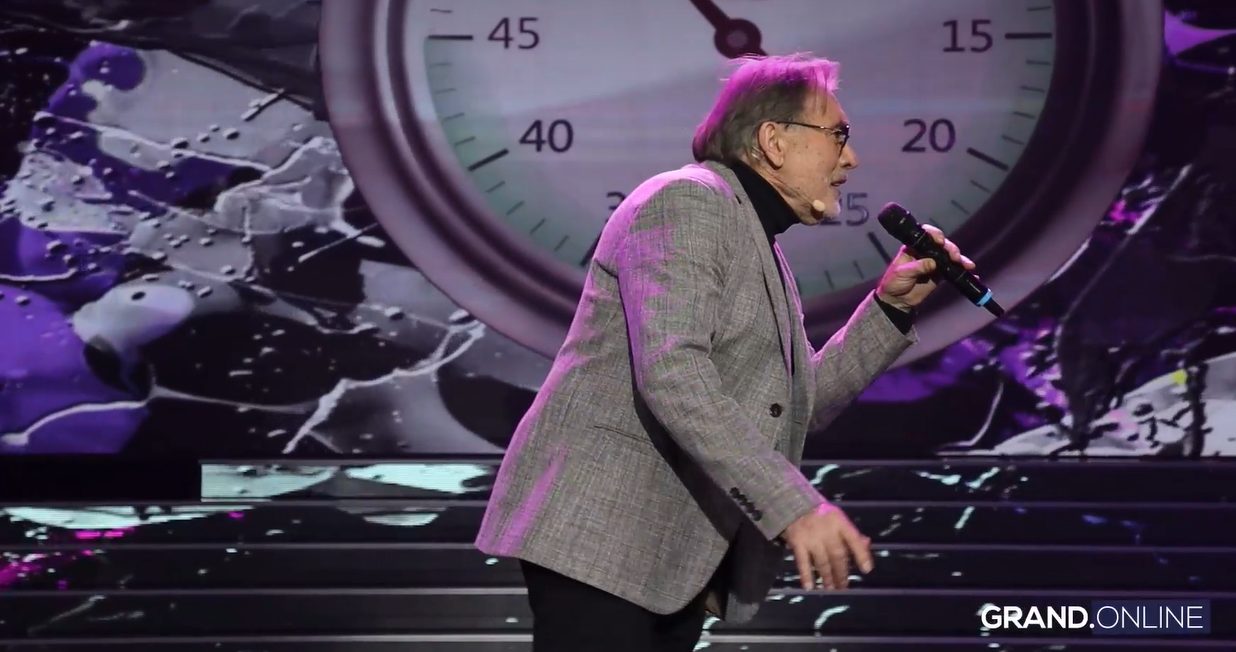 Žika Jakšić pevaču poleteo u zagrljaj, Teu do scene dopratio muž: Ovo su dešavanja iza kulisa Nikad nije kasno (VIDEO) 9 Screenshot 2026 03 13 211125