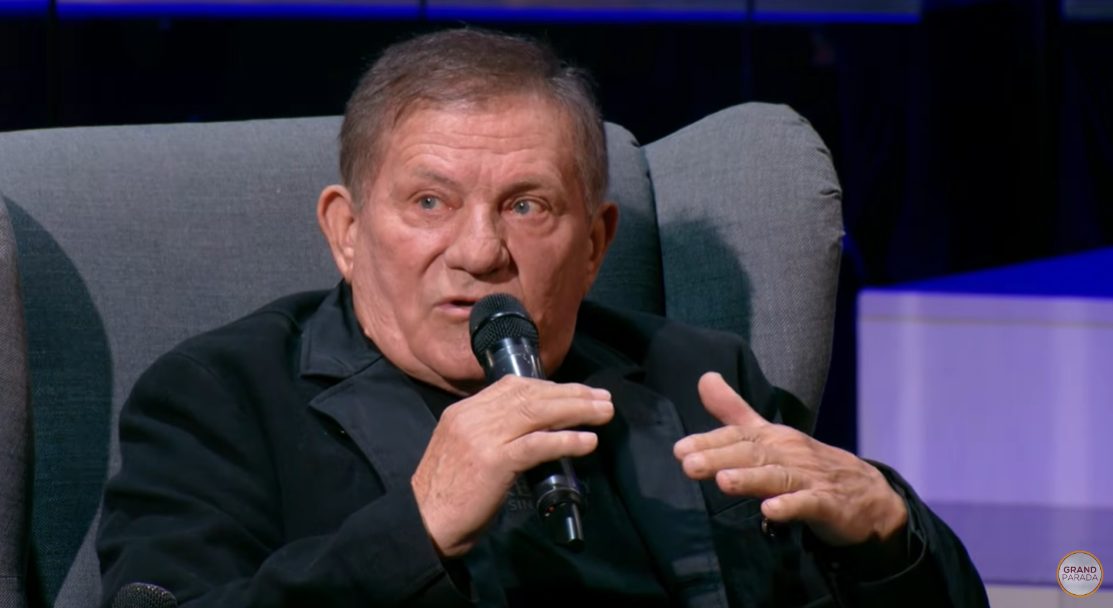 Miloš Bojanić rasplakao publiku pesmom o majci: "To je za moju, ali i sve majke sveta" (VIDEO) 6 Screenshot 2026 03 24 122134
