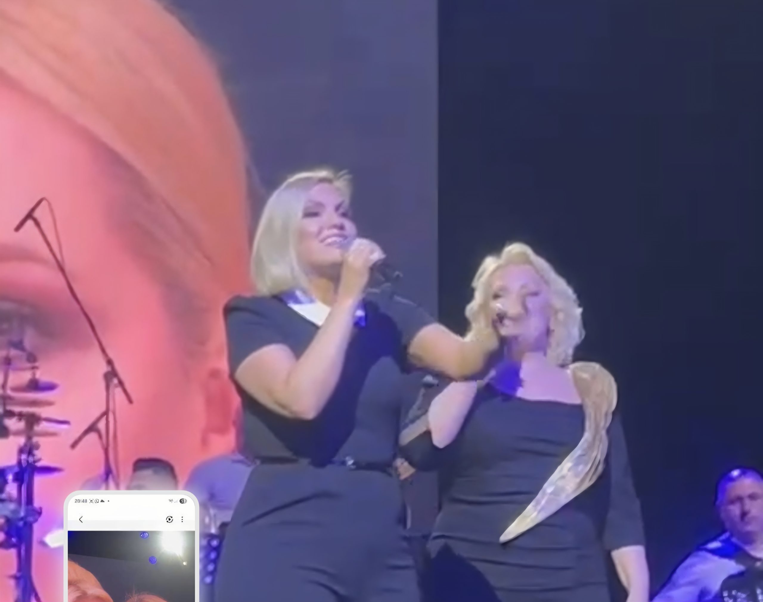 Snežina naslednica Maja izašla na scenu: Majka i ćerka u duetu prosule emocije po čitavoj dvorani VIDEO 5 Screenshot 20260324 204837 Gallery