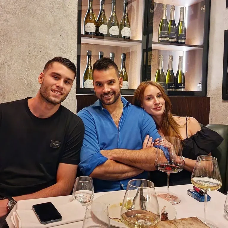 Filip Živojinović postao stric, naslednica dobila nesvakidašnje ime 5 filip sa brtom i sestrom 768x768 1