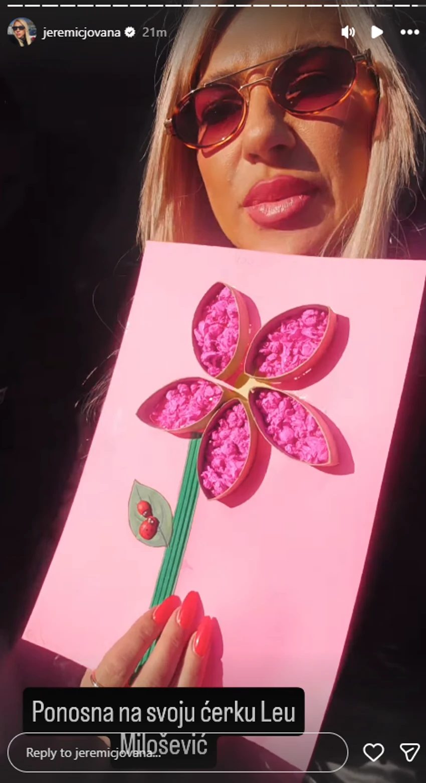 Jovana Jeremić unapred dobila poklon za 8. mart: Voditeljka ponosno pokazala šta joj je ćerka Lea spremila 8 image 1 27