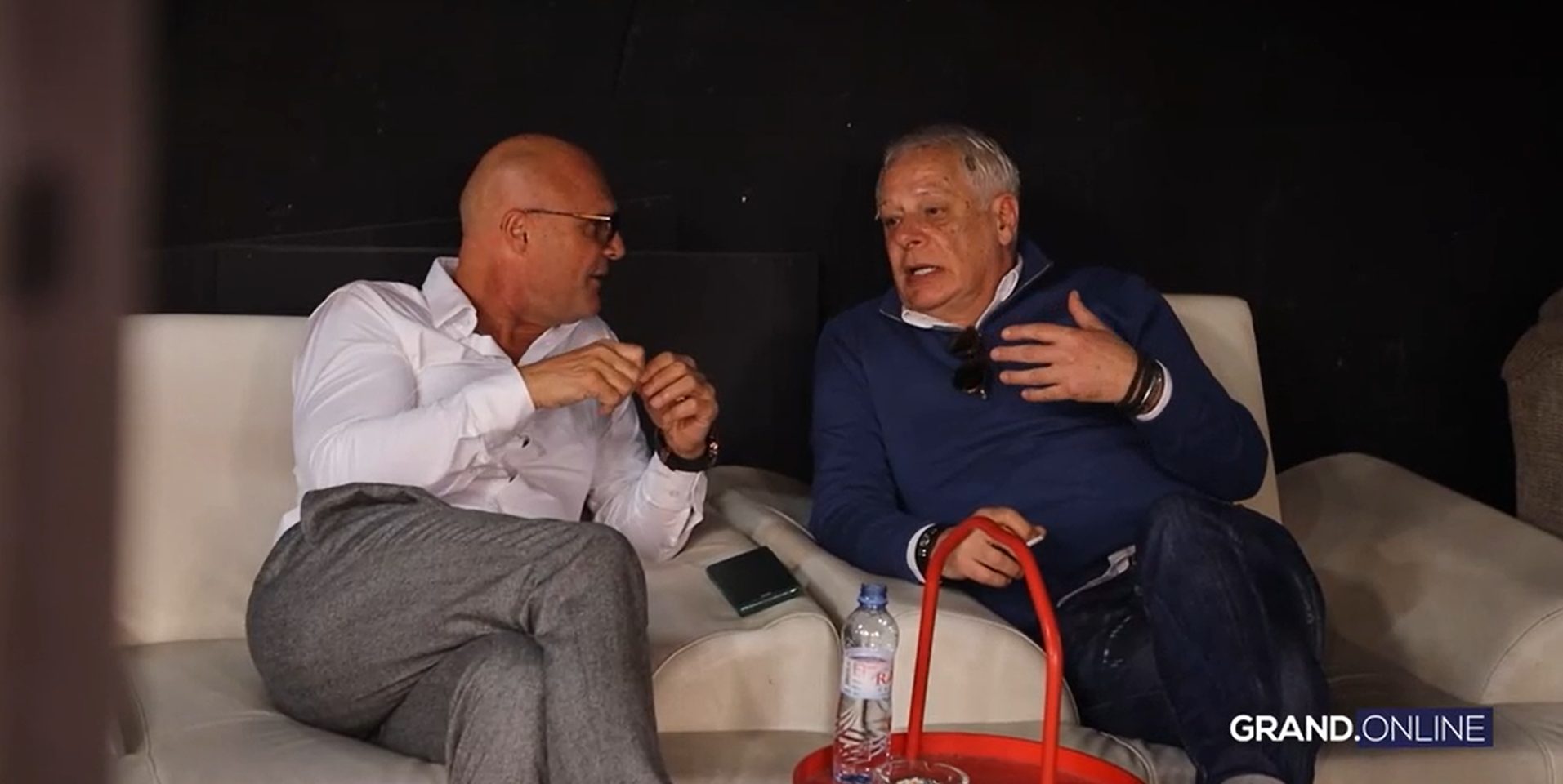 Haos u bekstejdžu Zvezda Granda: Đorđu Davidu ispao štap, Ceca popravljala karmin u poslednjem trenutku VIDEO 7 image 9 7
