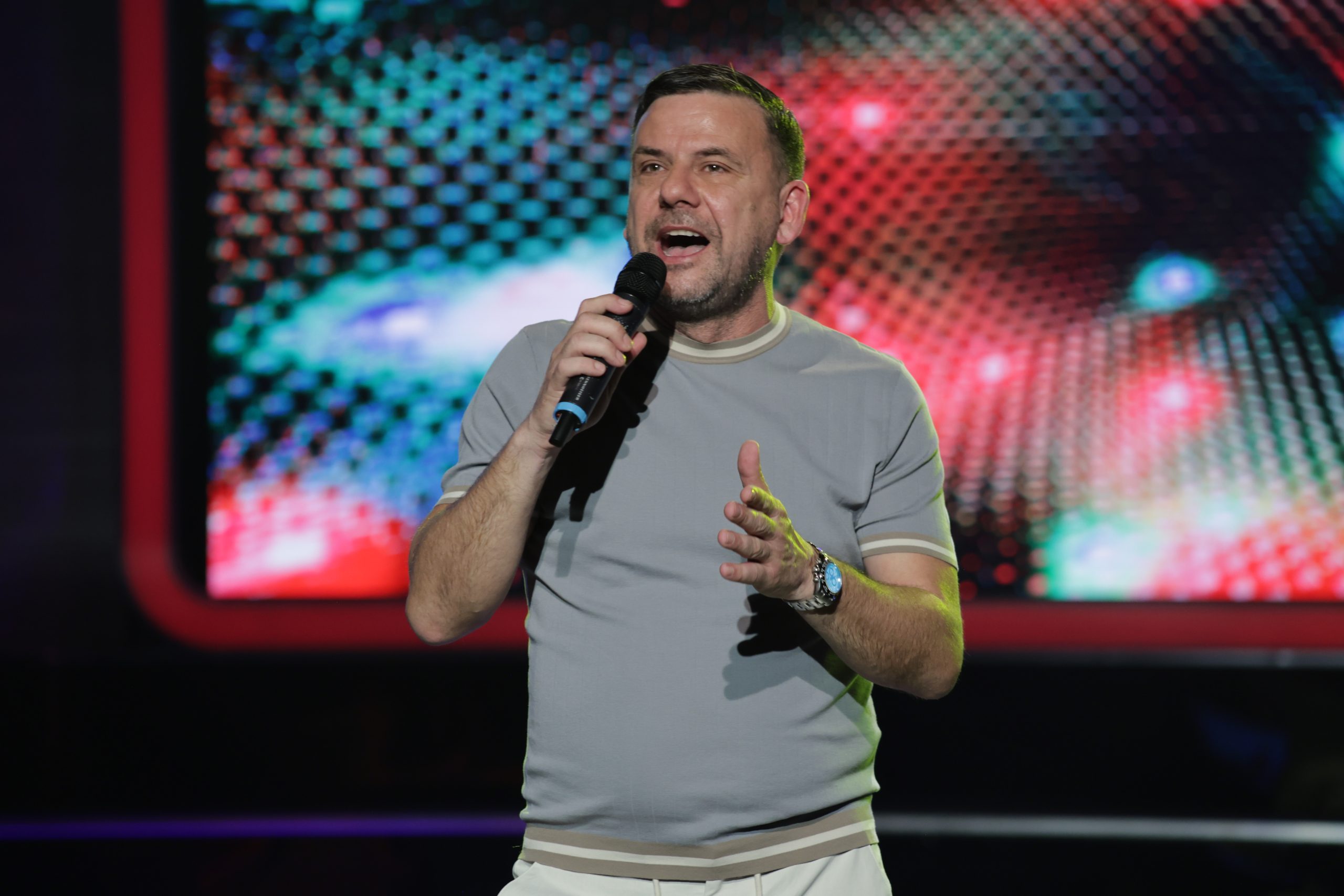 Vrhunske pesme začinjene humorom pred početak vikenda: Voditelj "Grand parade" sve nasmejao na startu VIDEO 7 0T4A5025