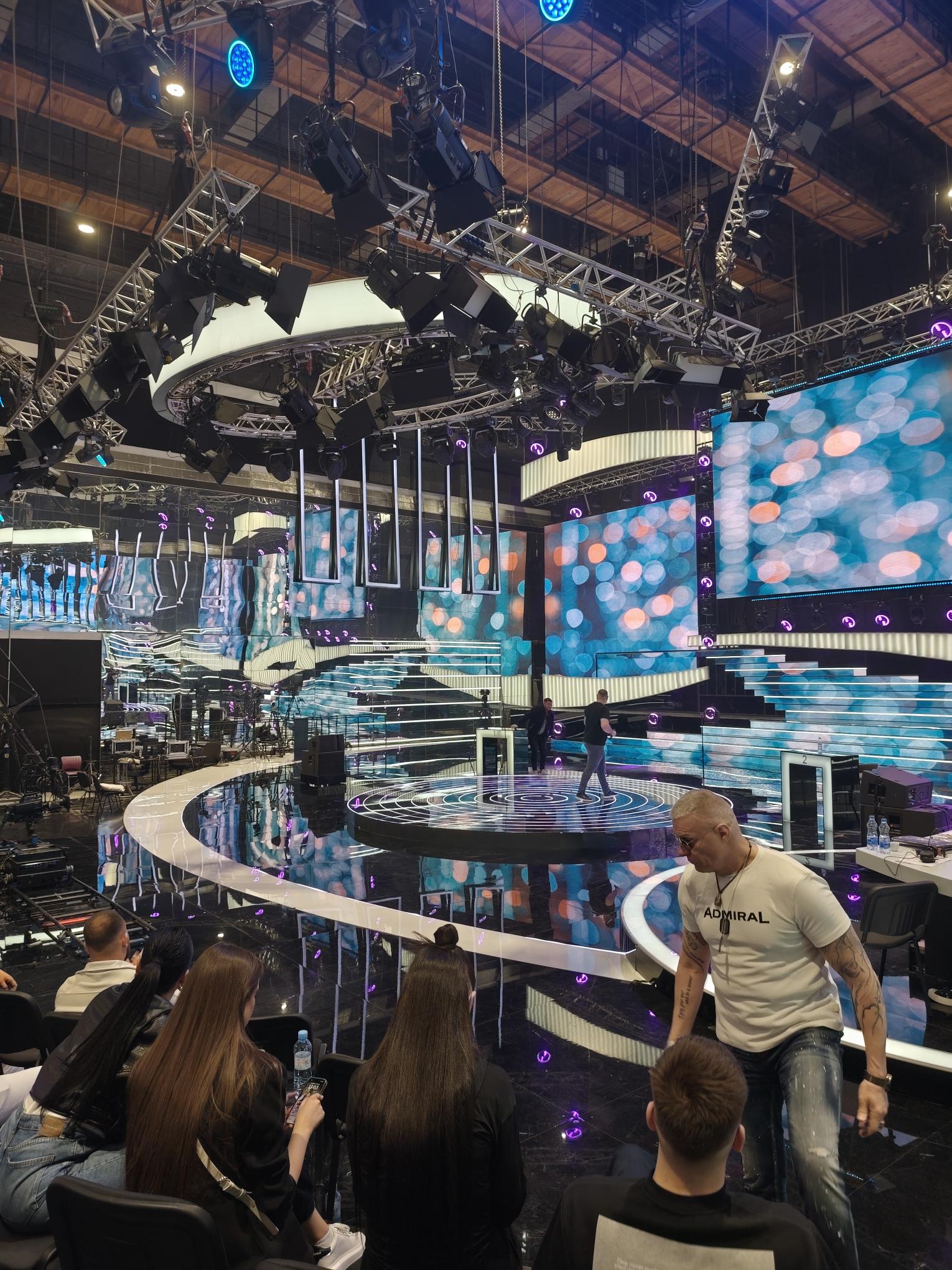 Danas se sve zahuktava: Vodimo vas u Grandov studio na tonsku probu takmičara Zvezda Granda VIDEO 7 1777296909754