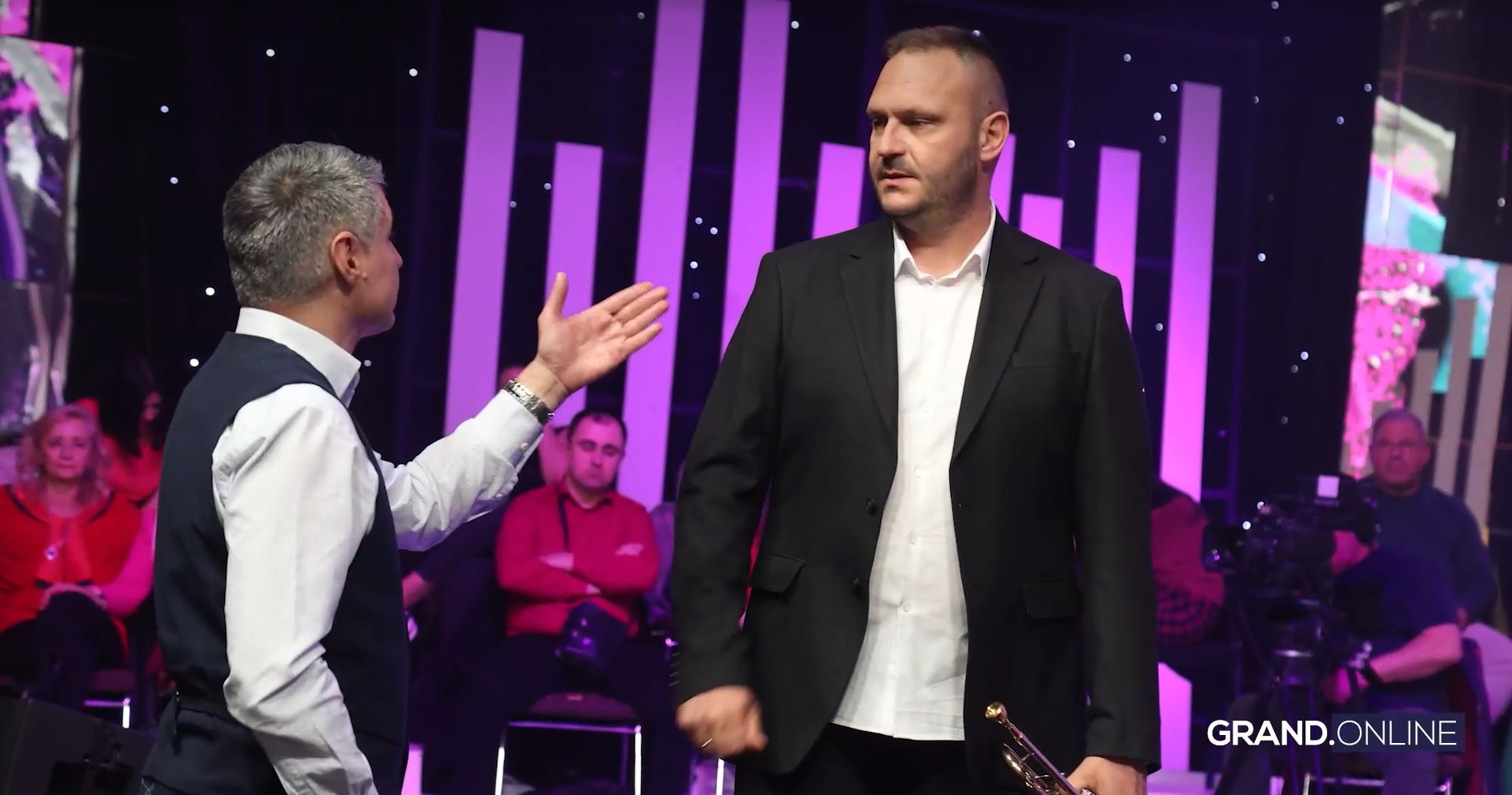 Zavirite iza scene večerašnjeg šoua "Nikad nije kasno", stigao neočekivan poklon VIDEO 7 nnk bekstejdz 4