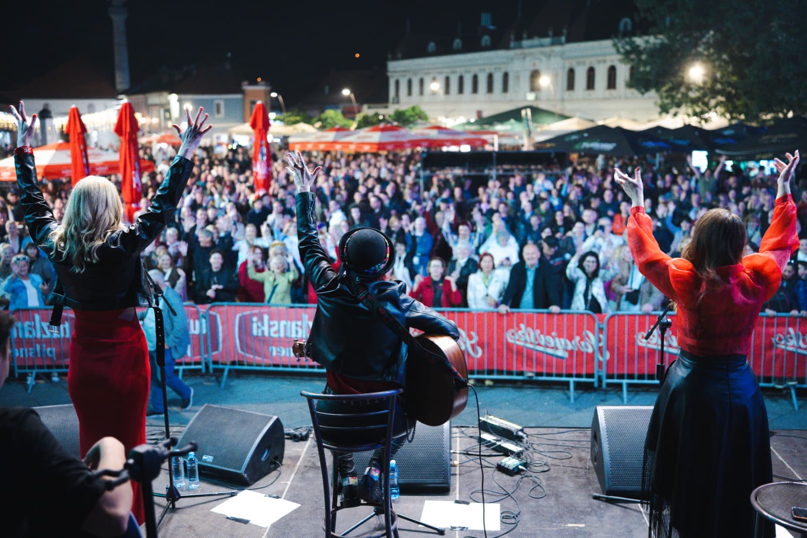 "Frajle" raspevale Tuzlu: Gradsko veče muzike, emocija, humora i panonskog šarma (FOTO) 3 IMG 20260511 WA0014