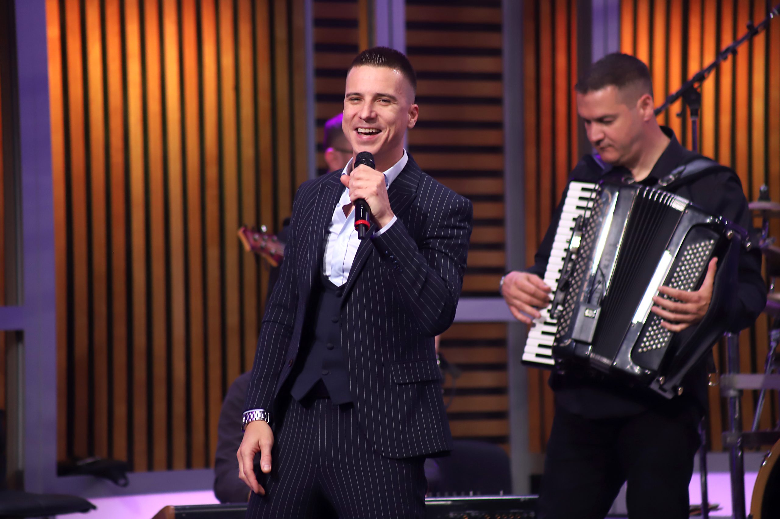 Milan Mitrović otkrio kako ga je osvojila supruga u jeku njegove popularnosti: "Zvao sam drugara da mu ispričam" VIDEO 5 MILAN MITROVIC GS SNIMANJE 30042026 FOTO ELENA 40 ok