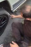 Emir Habibović doživeo neprijatnost na putu: Vraćao se iz Beča, pa morao sam da menja gumu (FOTO) 4 Screenshot 2026 05 25 144703