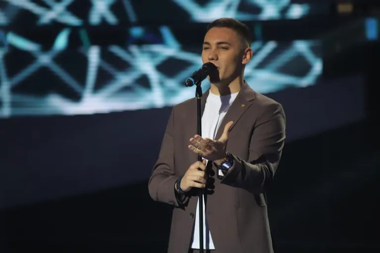 Promukao, ali ne odustaje: Damjan Vračar otkrio kroz šta je prošao pred poslednji nastup u "Zvezdama Granda" (VIDEO) 5 image 6 44