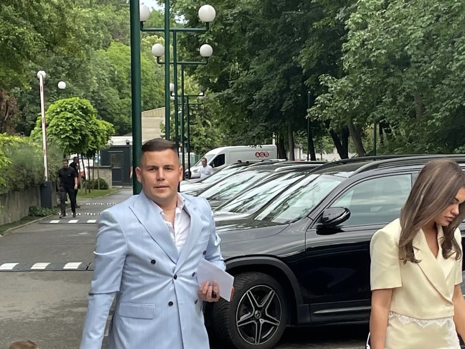 Estrada se okupila na proslavi Uroša Živkovića: Pevač priredio bajkovit rođendan sinu, pojavio se veliki broj kolega (FOTO) 9 3ec503d9 1dfa 4d7a a4c4 13e3b323a75e