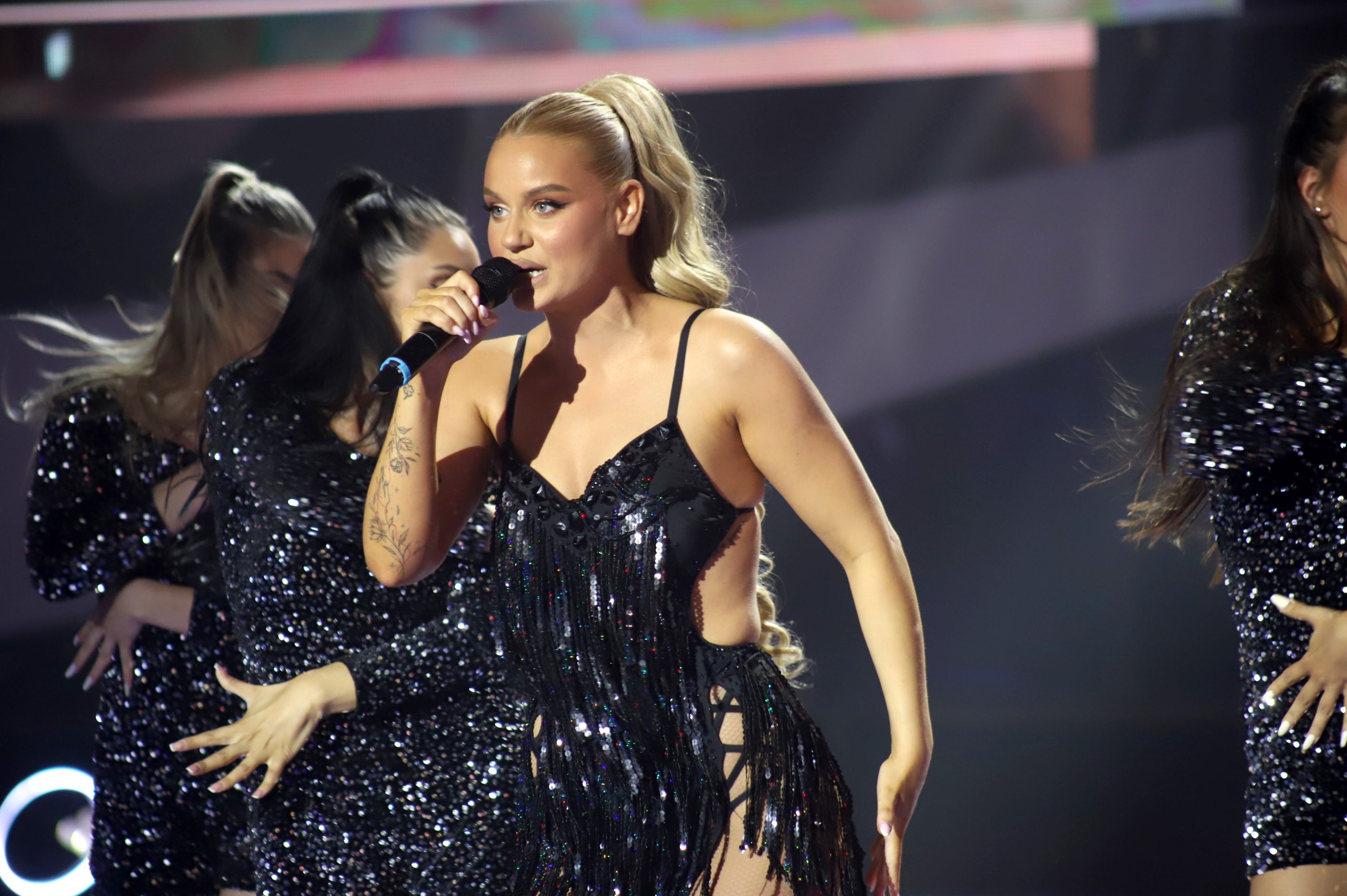Anita Aleksić zapalila scenu u finalu "Zvezda Granda": Crni kostim, gola leđa i vreli ples izmamili uzdahe publike 7 ANITA ALEKSIC FOTO ELENA 5 ok