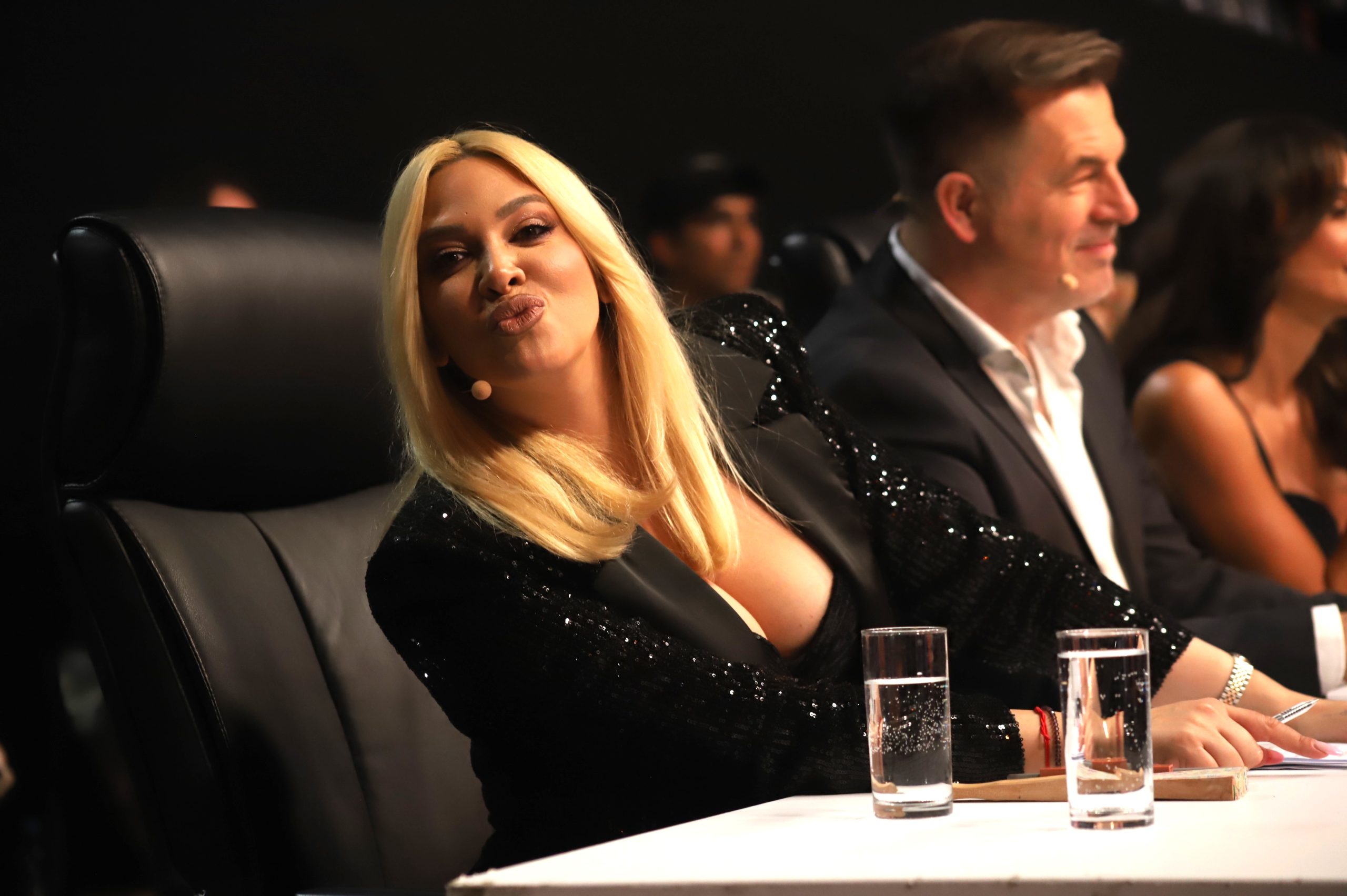 Milica Todorović stigla doterana i nasmejana, pa otkrila zašto obožava "Nikad nije kasno": Evo kada planira da objavi nove pesme 6 IMG 0271