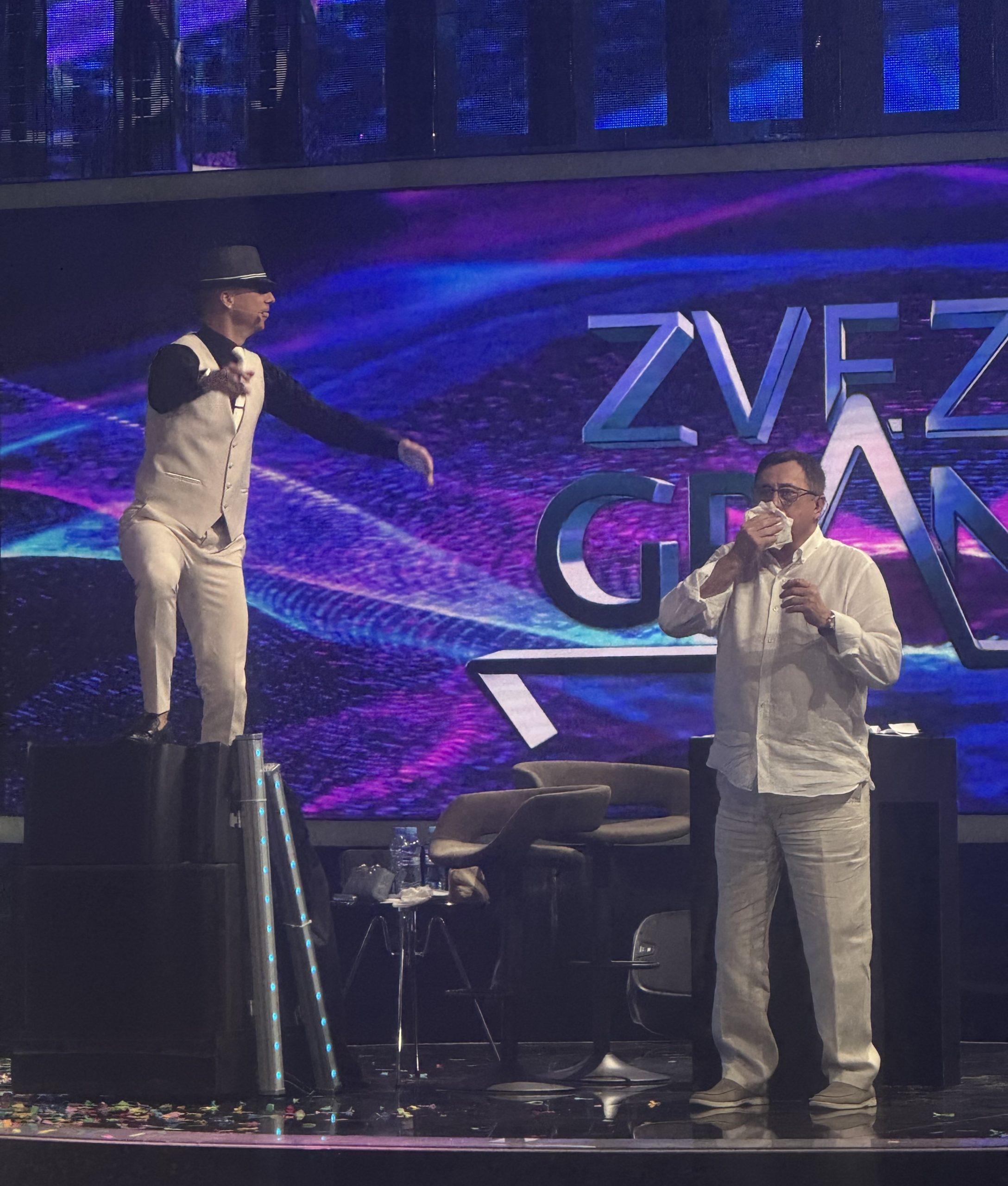 Ovo niste videli na TV-u: Milan Mitrović se popeo na zvučnik i napravio šou kad su Bojana Ilievskog proglasili za pobednika "Zvezda Granda" (VIDEO) 6 IMG 8609 1