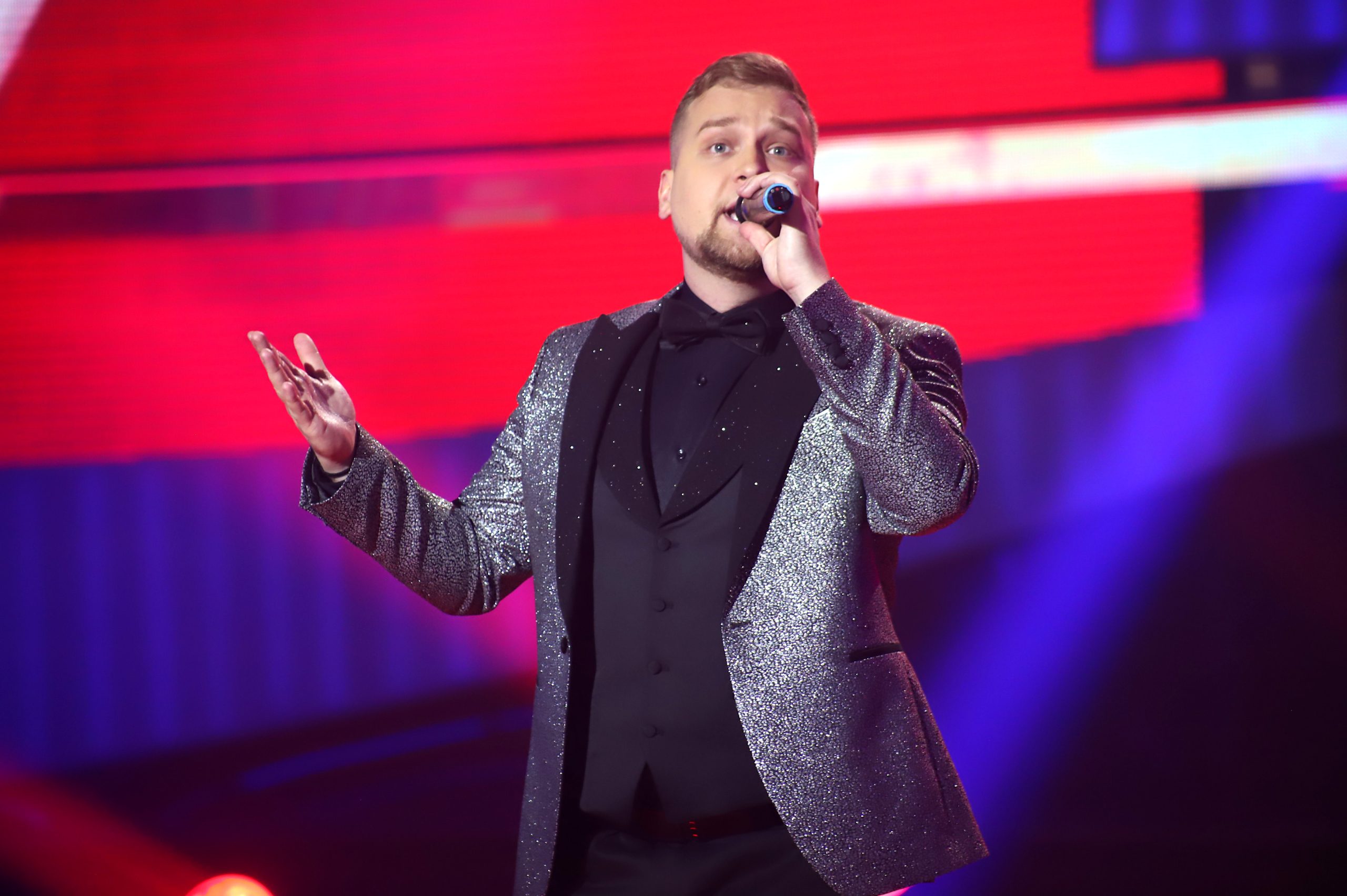Emocije na vrhuncu, muzička borba počinje: Ivan Tolić otvorio veliko finale "Zvezda Granda" 7 IVAN TOLIC FOTO ELENA 3 ok