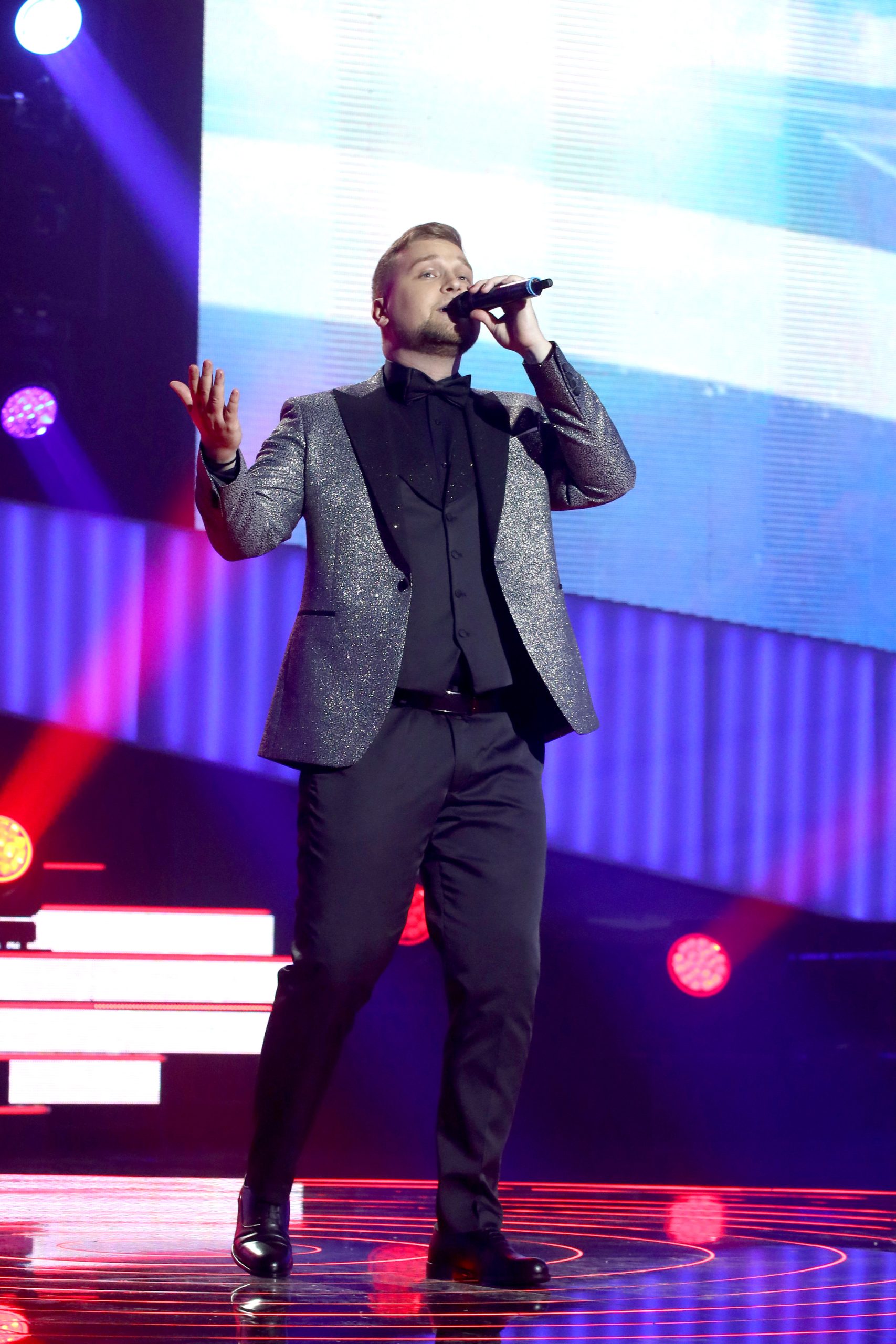 Emocije na vrhuncu, muzička borba počinje: Ivan Tolić otvorio veliko finale "Zvezda Granda" 5 IVAN TOLIC FOTO MUNJA 3 ok