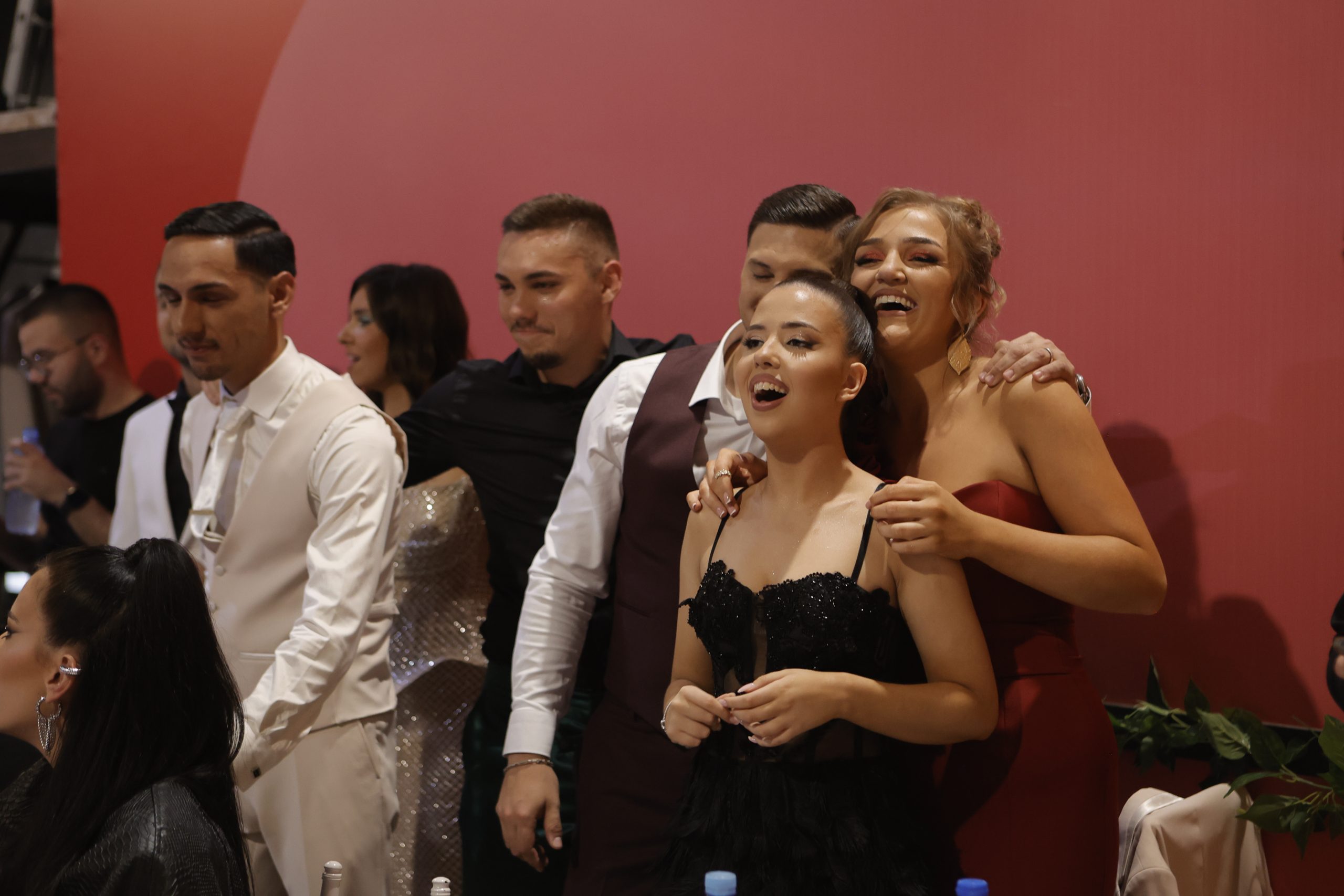 Pogledajte šta su finalisti "Zvezda Granda" radili iza scene pre proglašenja pobednika (VIDEO) 11 JUX5021 1