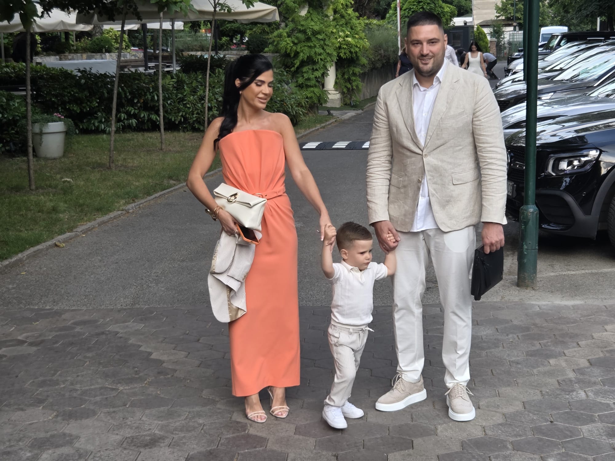 Estrada se okupila na proslavi Uroša Živkovića: Pevač priredio bajkovit rođendan sinu, pojavio se veliki broj kolega (FOTO) 14 PHOTO 2026 06 03 18 50 16