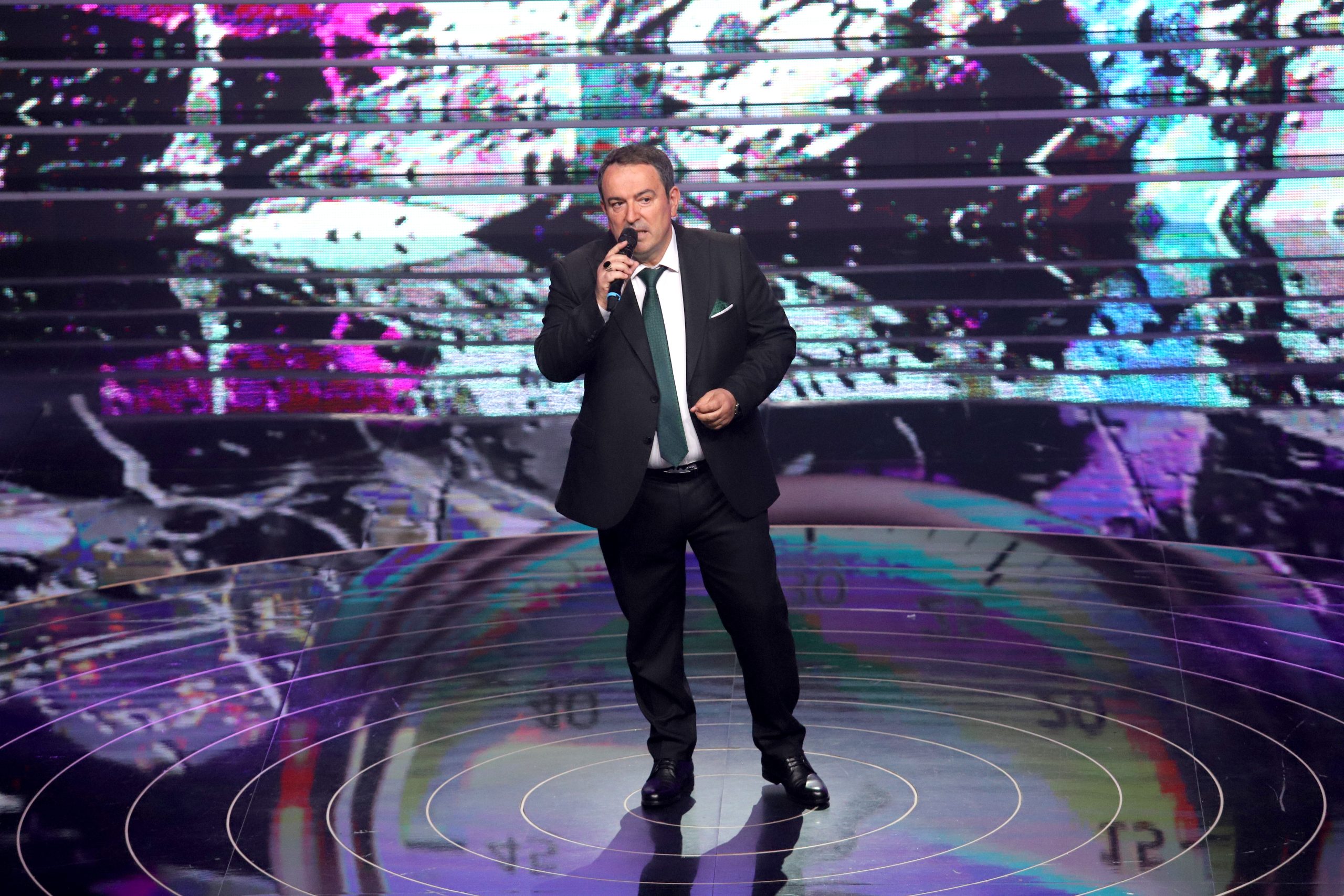 Počeo sa Marinkom Rokvićem, njime i završio takmičenje: Sinan dirnuo publiku u finalu jednim od najvećih hitova muzičke legende (VIDEO) 5 SINAN BAHTIJAREVIC FOTO MARKO 5 ok