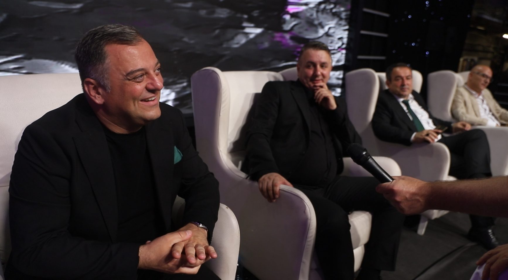 Muški finalisti "Nikad nije kasno" ugovarali tezge za vreme reklama tokom finala: Evo kakav plan kuju za predstojeći period (VIDEO) 7 Screenshot 2026 06 22 145239