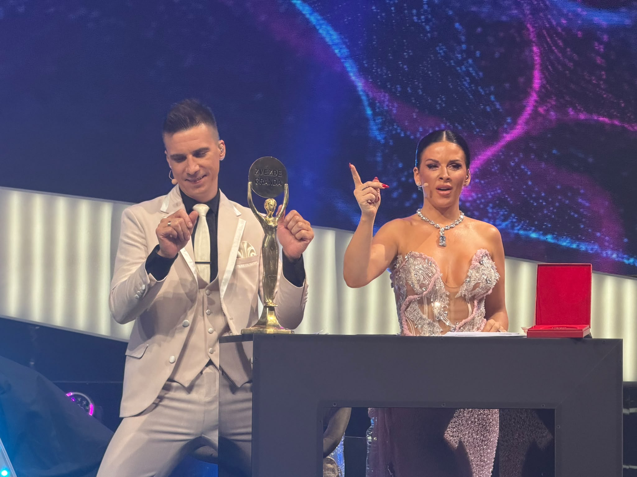 Počelo finale "Zvezda Granda"! Čak 22 kandidata bori se za prestižnu titulu, budite sa nama iz minuta u minut (UŽIVO) 50 ana i milan