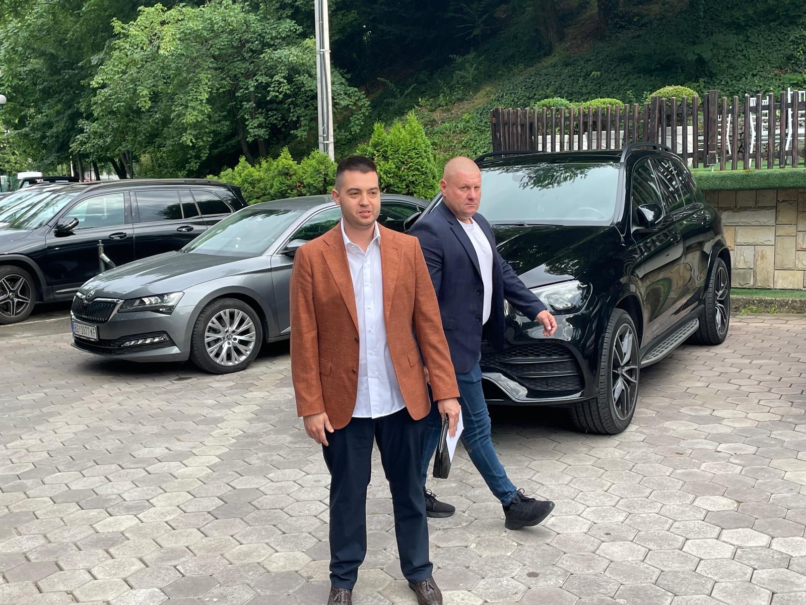 Estrada se okupila na proslavi Uroša Živkovića: Pevač priredio bajkovit rođendan sinu, pojavio se veliki broj kolega (FOTO) 10 ca7f27c1 400f 4c05 a640 766748ae7626