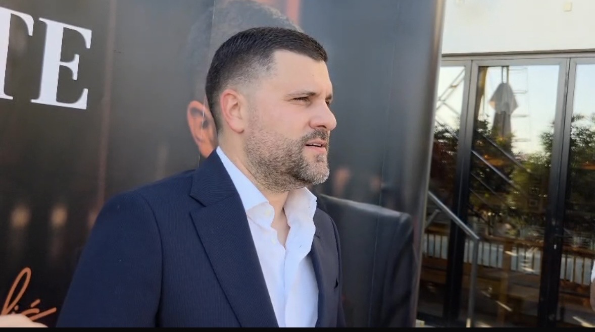 Nebojša Vojvodić na ivici suza, prvi put progovorio o gubitku oca: "Još uvek nisam svestan, nisam došao sebi" (VIDEO) 6 nebojsa vojvodic