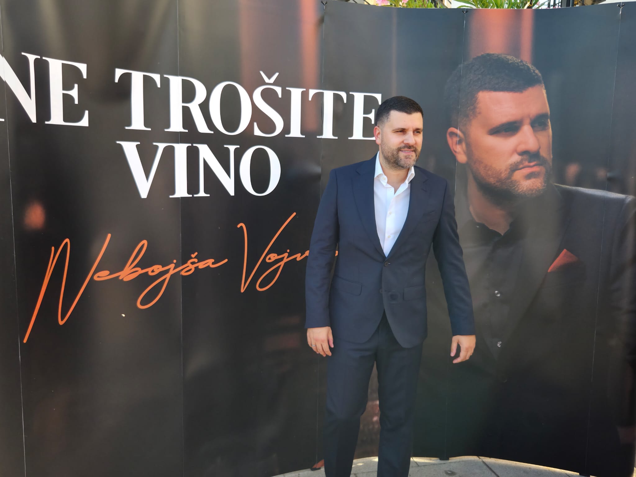 Nebojša Vojvodić na ivici suza, prvi put progovorio o gubitku oca: "Još uvek nisam svestan, nisam došao sebi" (VIDEO) 5 nesa vojvodic promocija foto a 1