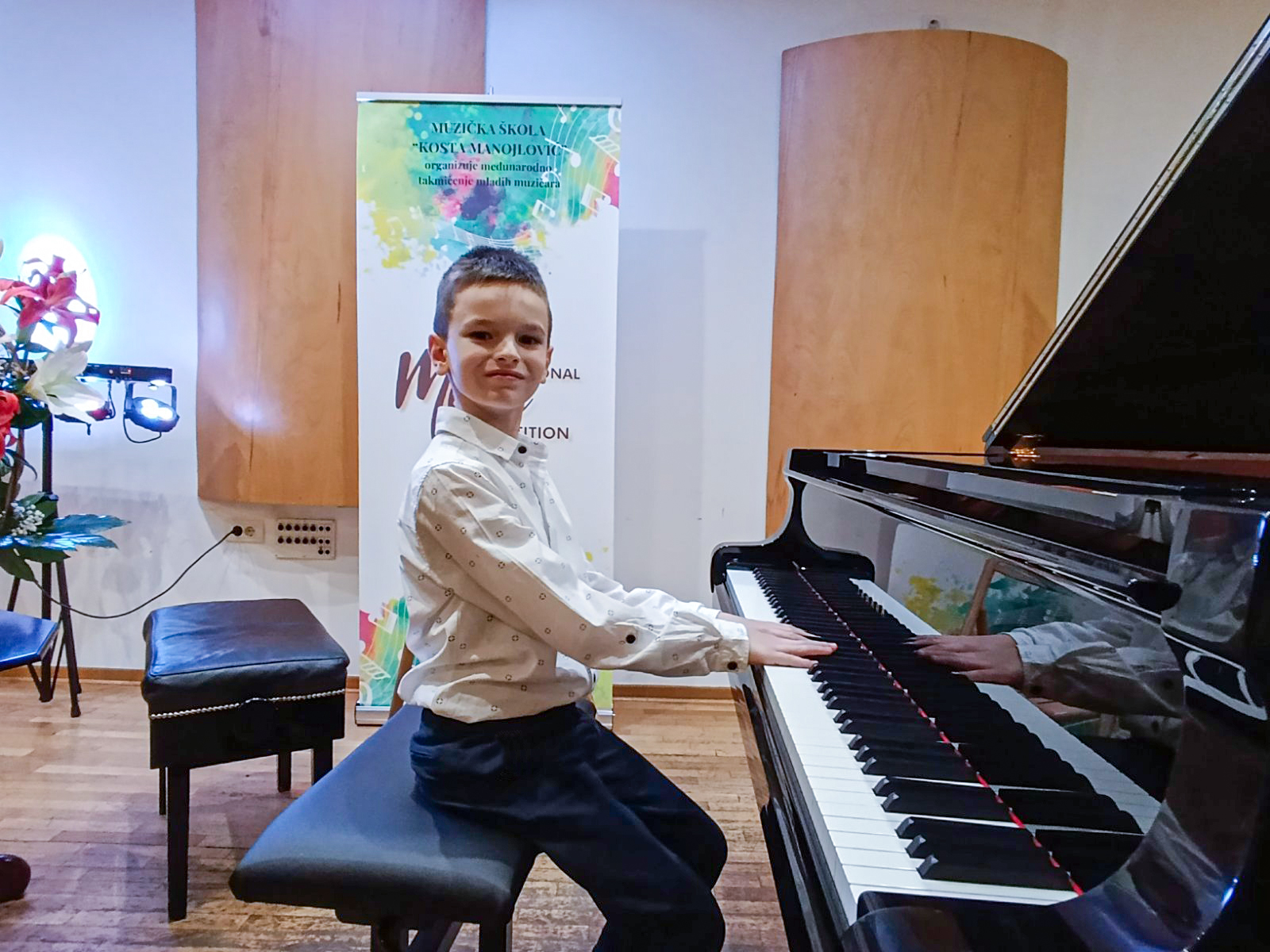 Stefan svira za Sergeja: Četvrti humanitarni koncert mladog pijaniste na Gardošu 5 viber image 2025 06 11 22 41 18