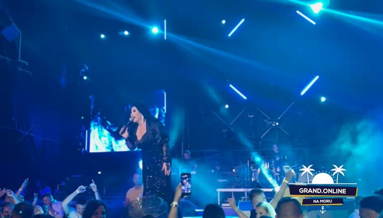Dragana Mirković priredila noć za pamćenje u Crnoj Gori, zbog jednog hita svi poskakali (VIDEO) 6 dragana mirkovic