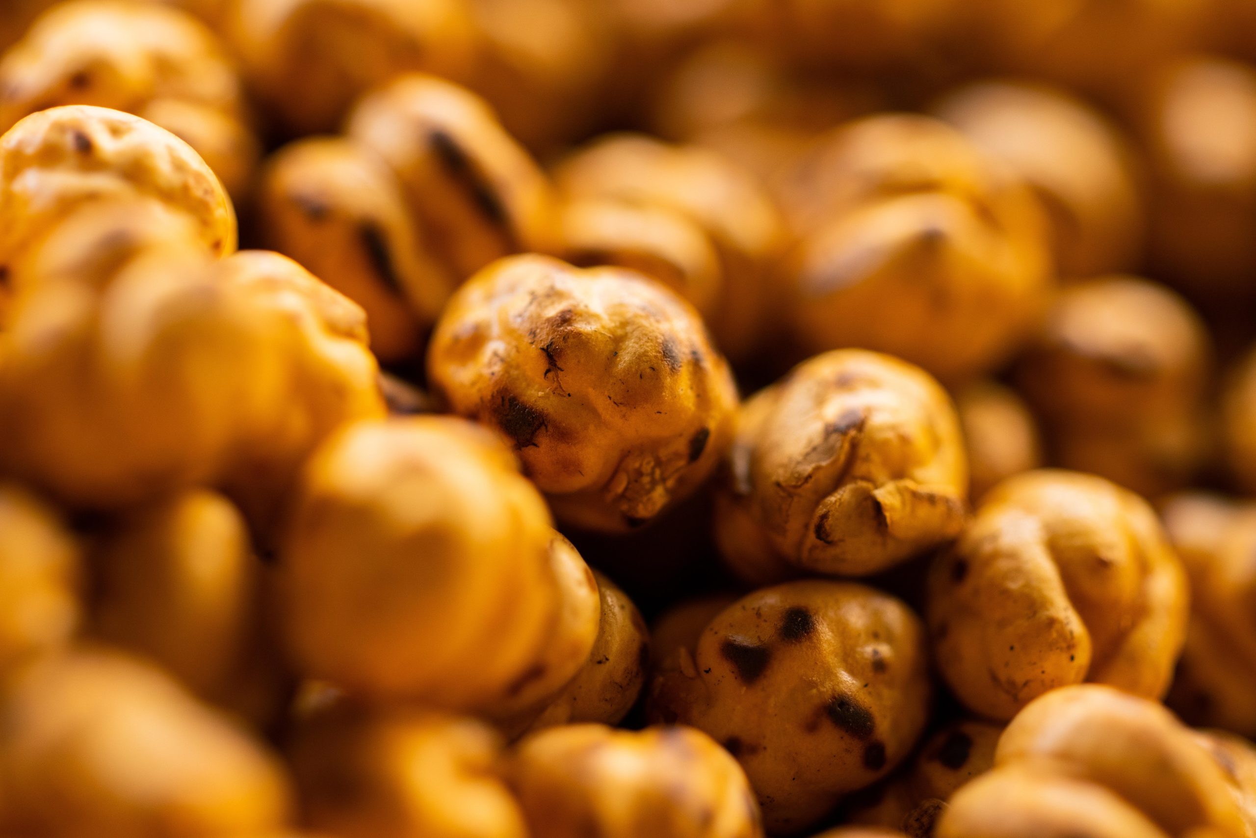 Ako volite da grickate pojedite šaku OVOGA pred spavanje: Mnogi zanemaruju ovu zdravu zamenu za čips 6 engin akyurt roasted chickpea 6757545