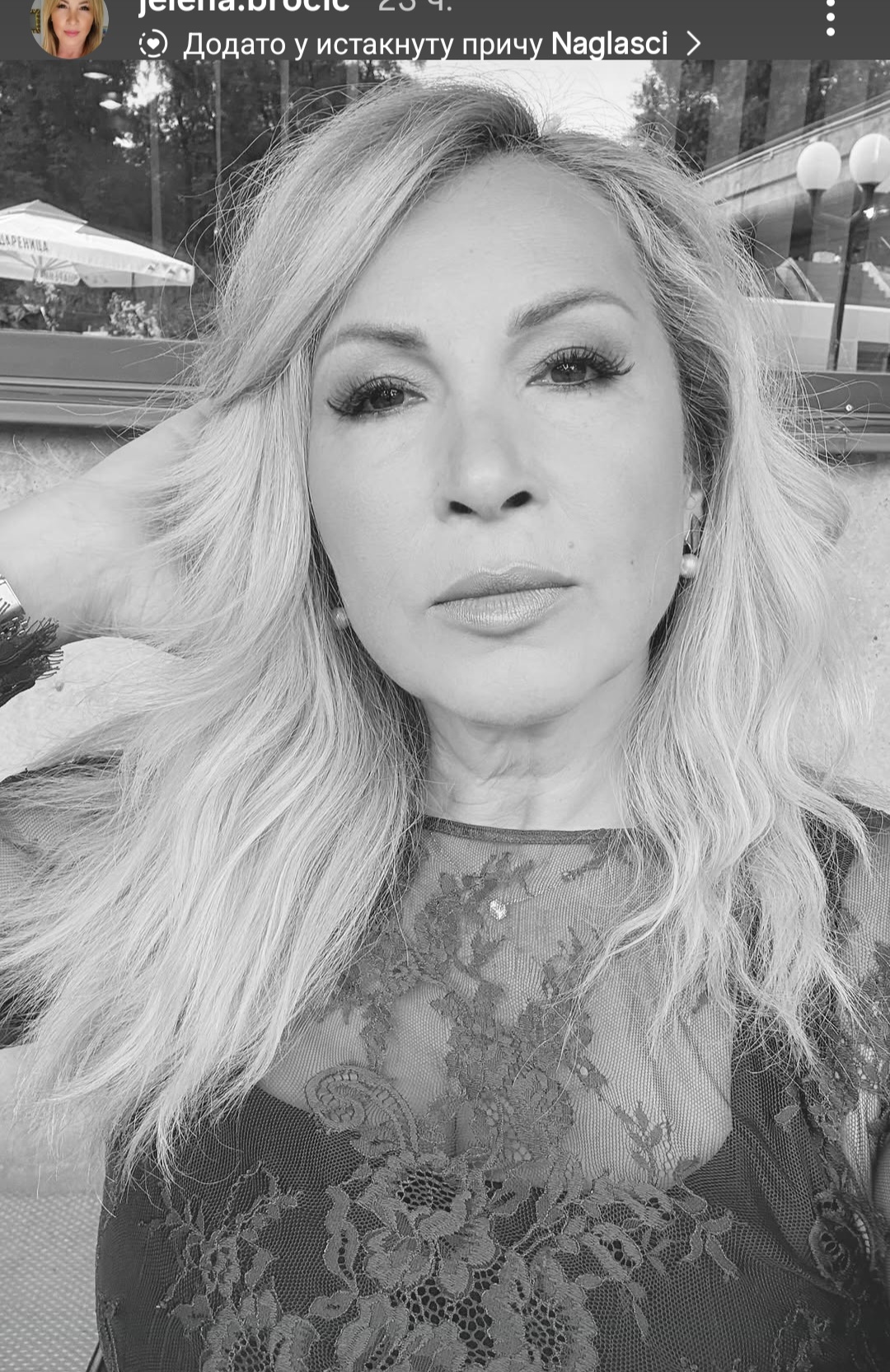 Povukla se iz javnosti i razvela u tajnosti: Ovako pevačica sada izgleda na početku šeste decenije (FOTO) 8 jelena brocic selfi
