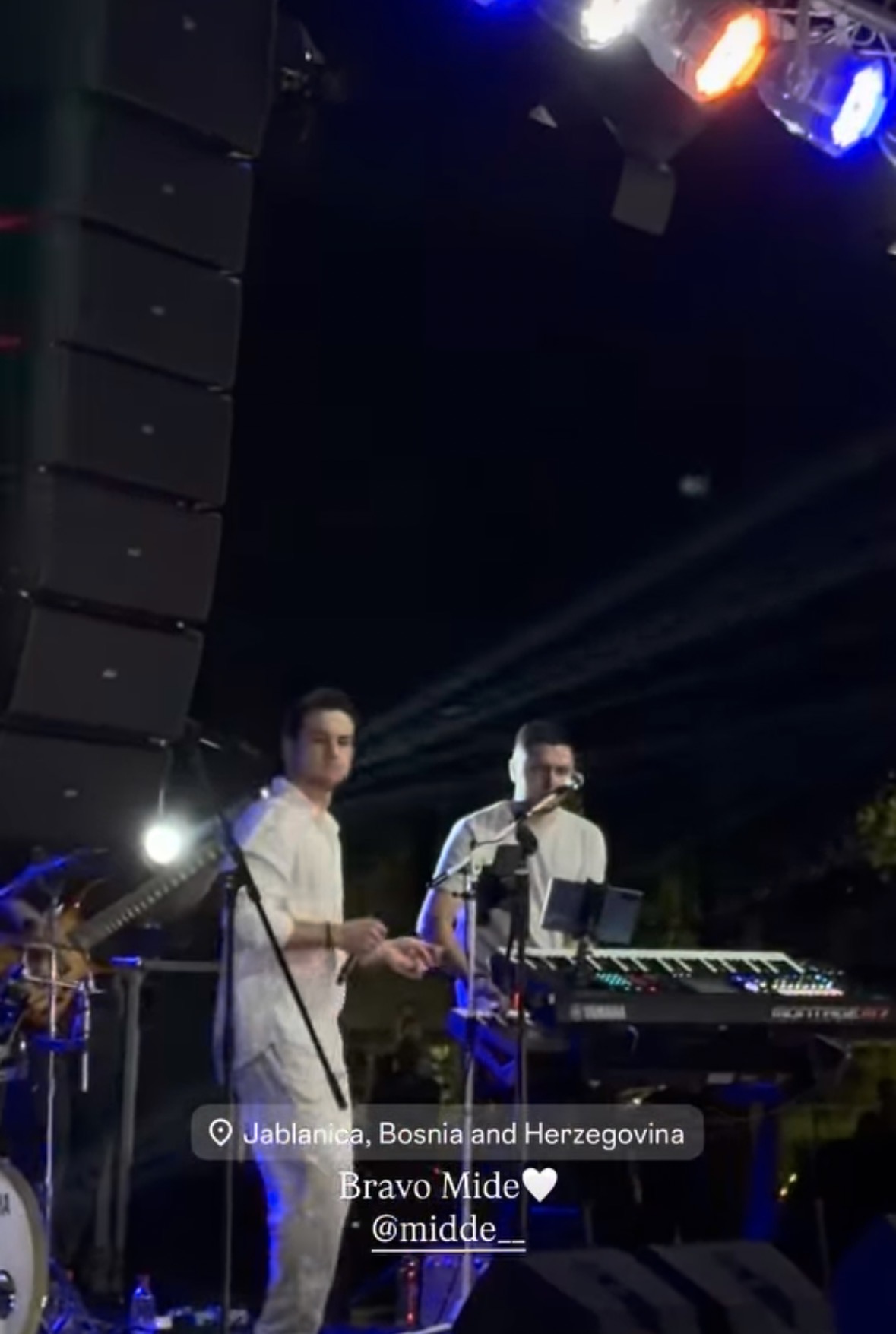 Midhat Keskin održao koncert u Jablanici: Kolege iz "Zvezda Granda" pevale sa njim na bini (FOTO) 7 mide