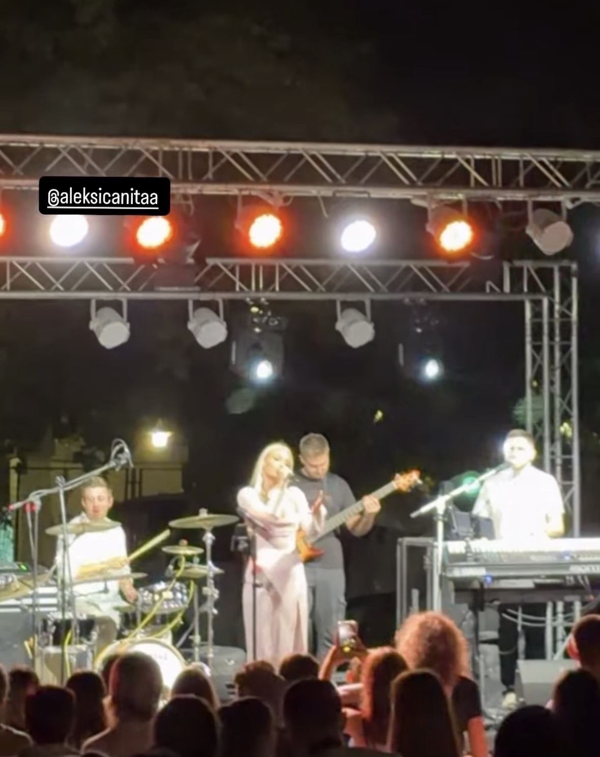 Midhat Keskin održao koncert u Jablanici: Kolege iz "Zvezda Granda" pevale sa njim na bini (FOTO) 9 midhat keskin