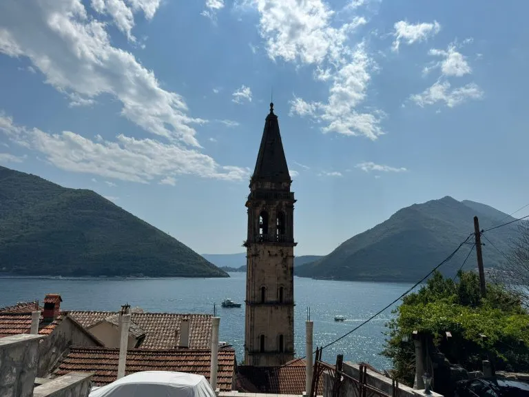 Zavirite u luksuznu vilu Gorana Bregovića: Nekadašnji muzej danas je kamena trospratnica u Perastu vredna milione (VIDEO) 5 perast 4