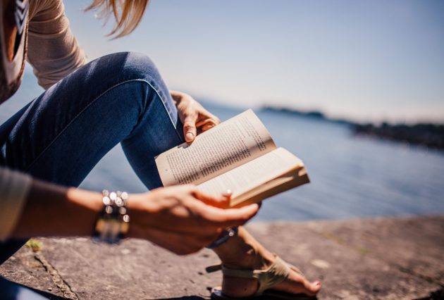 stocksnap reading 925589