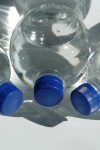 voda u plasticnoj flasi