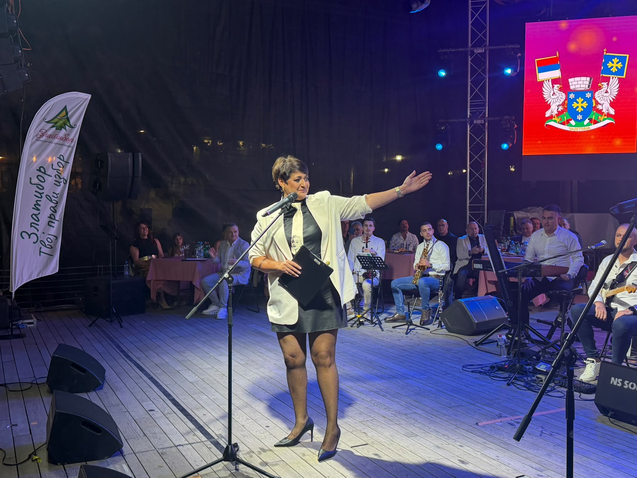 "Ovo je susret prijatelja koje je spojila muzika" Darija Lukić emotivnim govorom otvorila koncert finalista "Nikad nije kasno" (VIDEO) 5 04cf6b9e 9536 4bb4 b520 7a15a7a27d0a