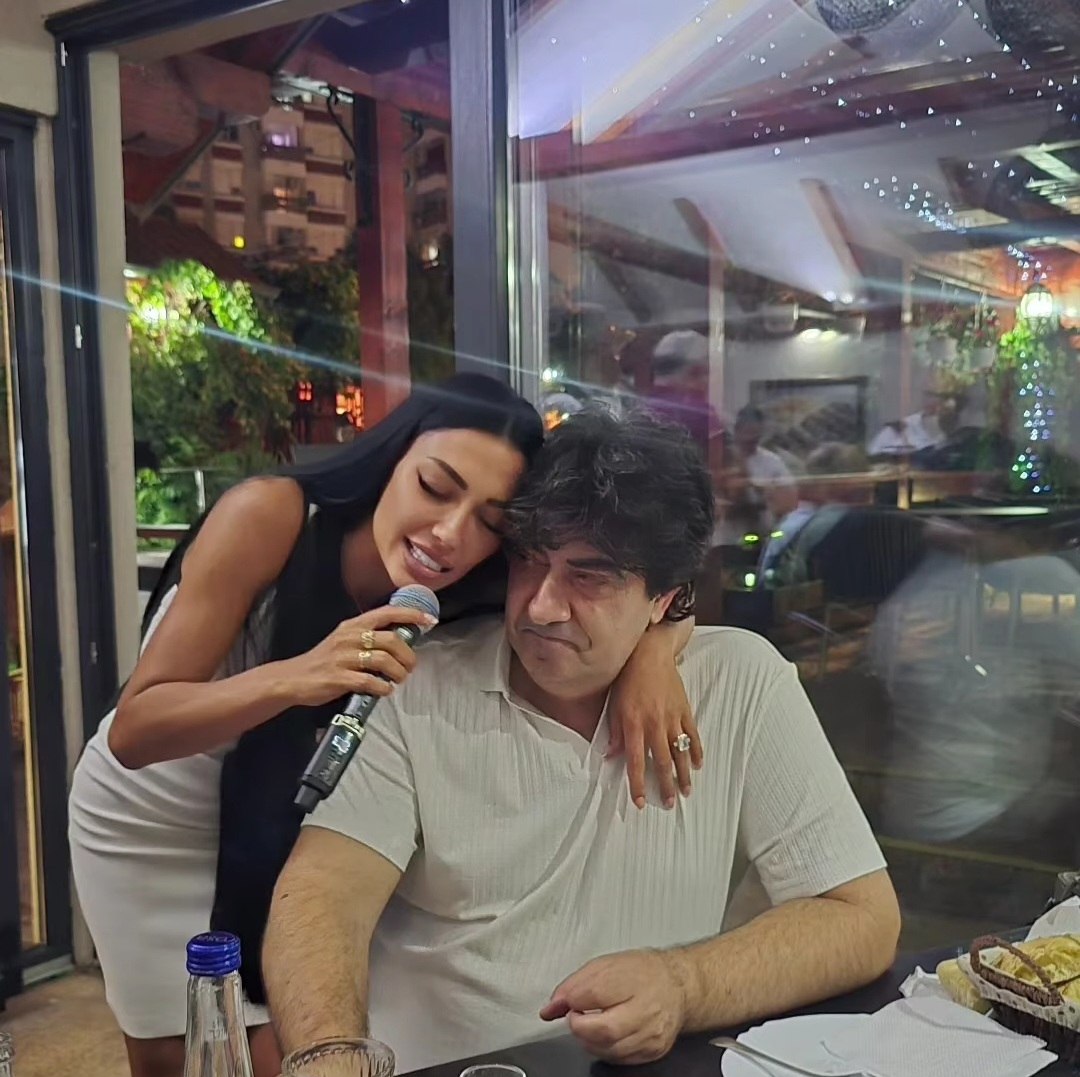 Pevačica 30 godina starijem mužu u tajnosti pripremila spektakularno iznenađenje, emocije na vrhuncu: "Nije znao ništa" (FOTO) 9 Zorana Simeunovic i Steva 2