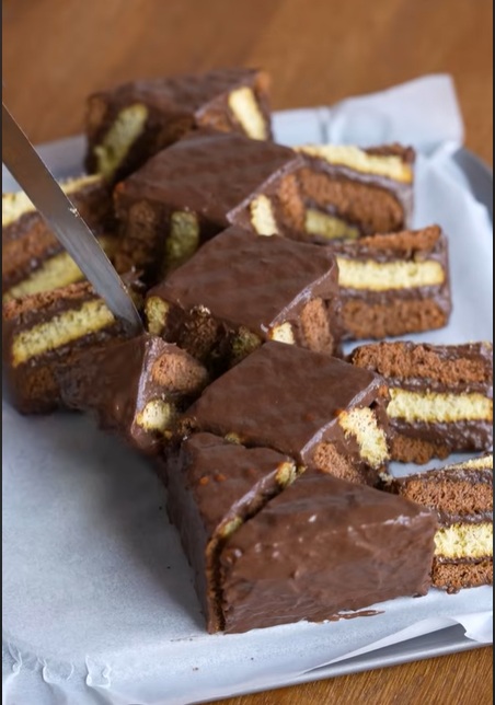 Brza keks torta, bez mleka i jaja, a ukus kao iz najbolje poslastičarnice: Hit poslastica koja se sklopi za 15 minuta (RECEPT) 7 keks torta3