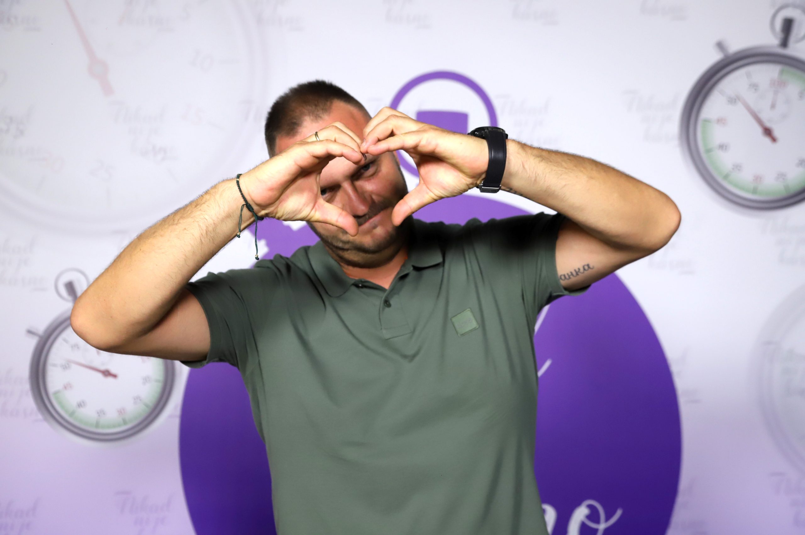 Dejan Petrović pred "Nikad nije kasno" otkrio detalje ljubavne priče: "Već kad sam je upoznao osetio sam da je ona prava" (VIDEO) 6 DEJAN PETROVIC NNK SNIMANJE 10092026 FOTO ELENA 17 ok