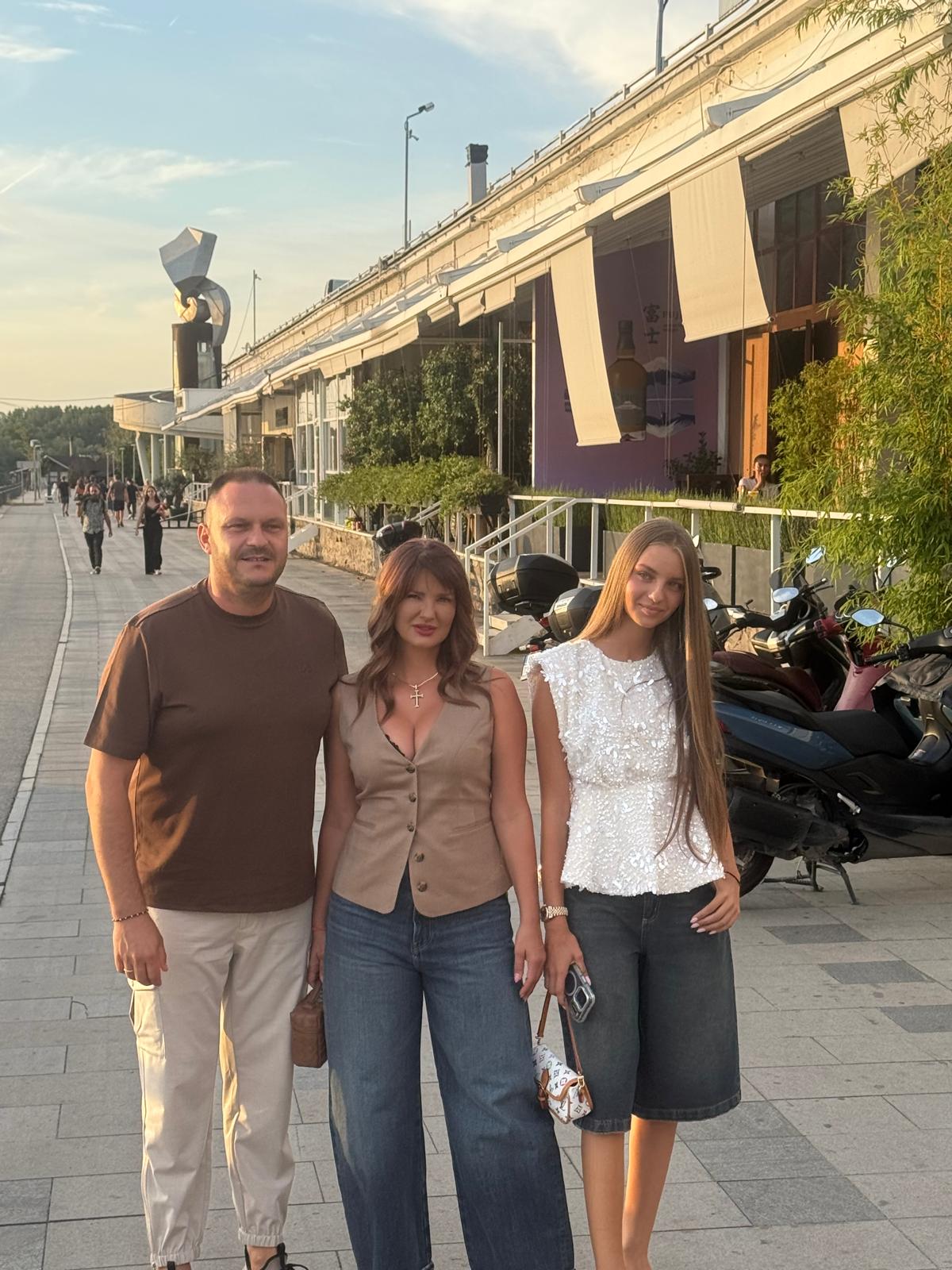 Poznati stigli na Arijin prvi rođendan: Prija i Filip okupili estradu, evo ko je sve došao (FOTO) 10 PHOTO 2026 09 03 18 34 00