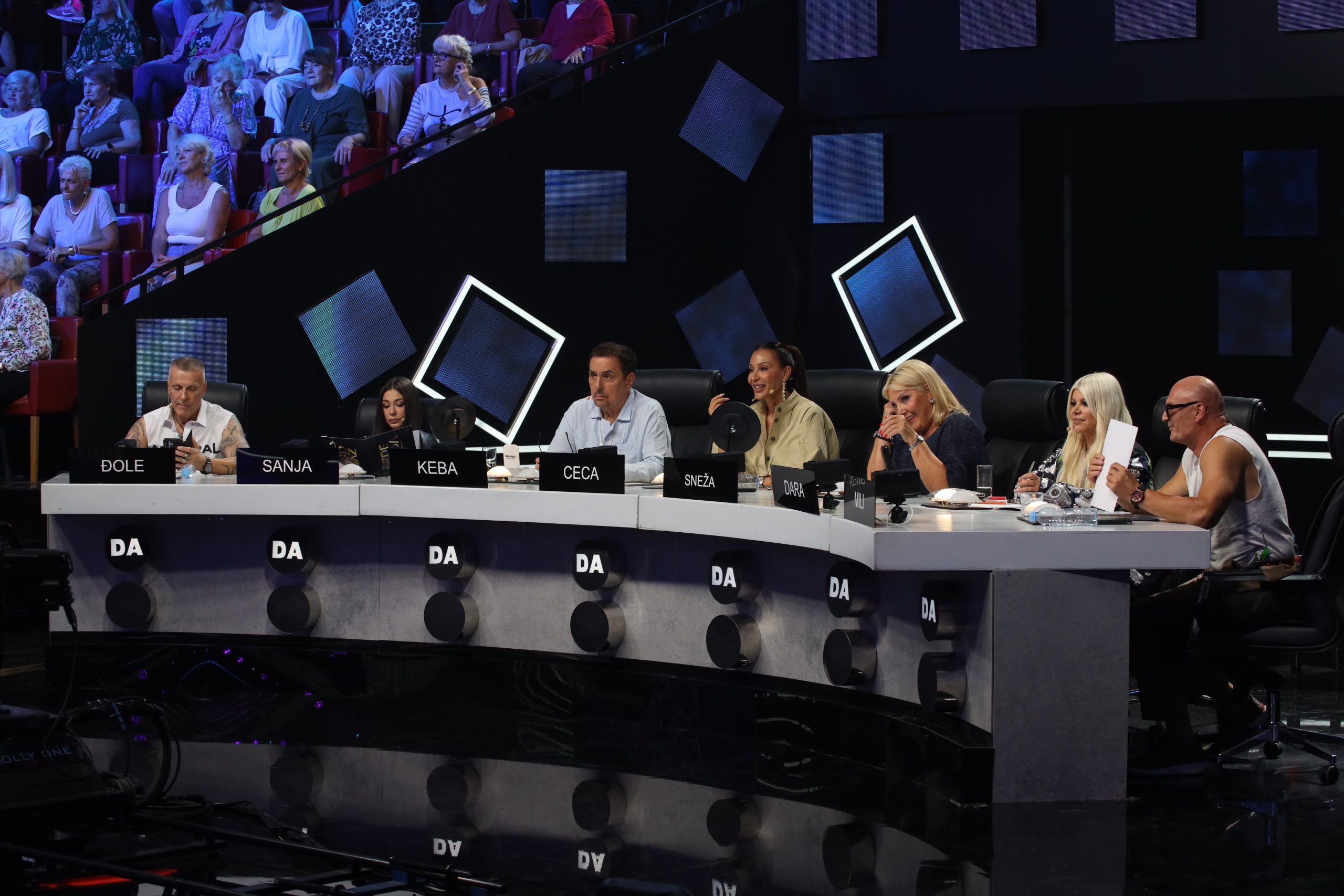 Čak 20 kandidata se večeras bori za prolazak u "Zvezdama Granda": Pogledajte ko sve stiže iz različitih zemalja 6 ZIRI ZG SNIMANJE 15092026 FOTO MUNJA 1