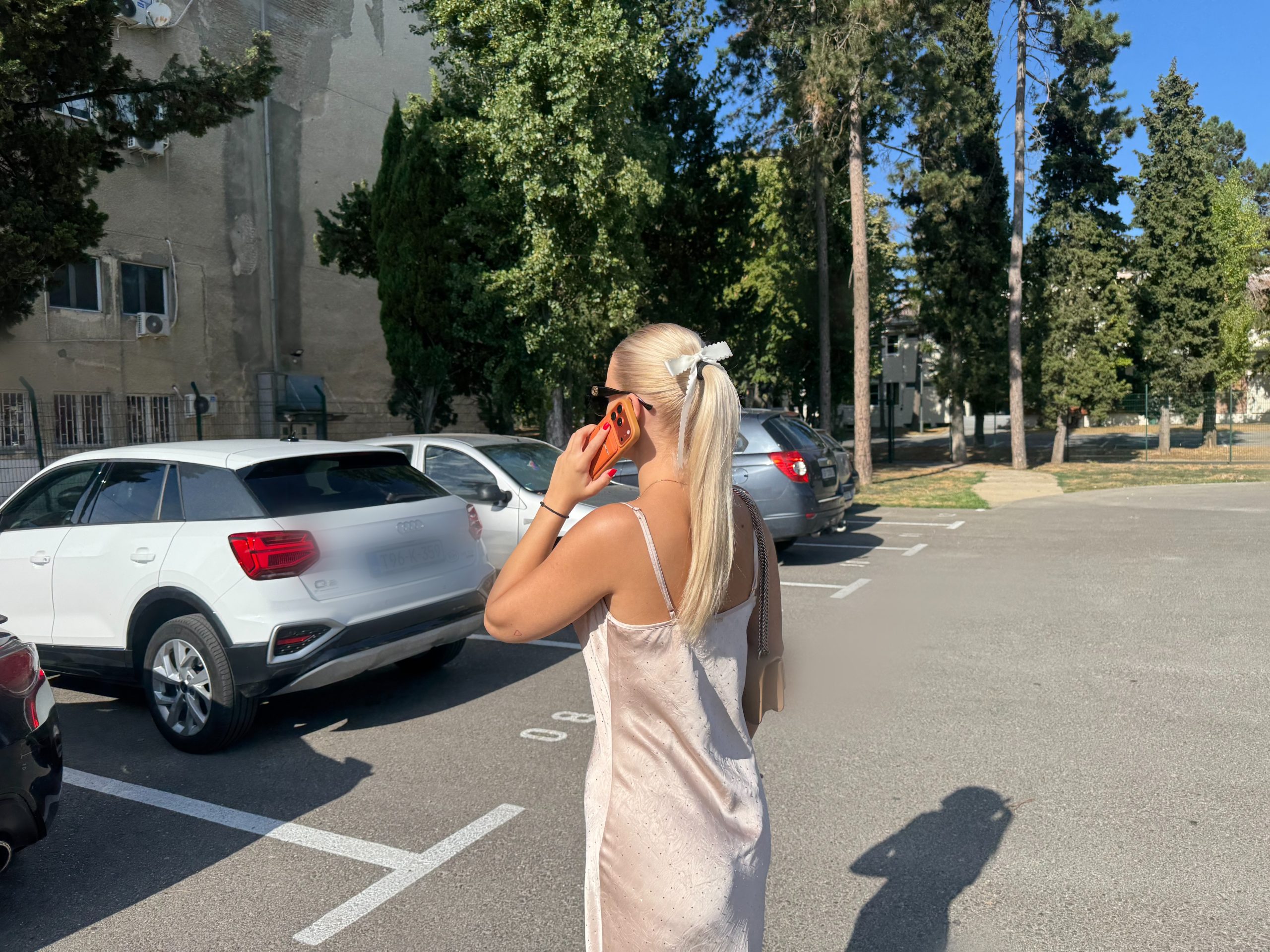 Paparazzo: Finalistkinja "Zvezda Granda" uhvaćena u Beogradu, pokazala kakva je dama i van scene (FOTO) 6 anita aleksic 1