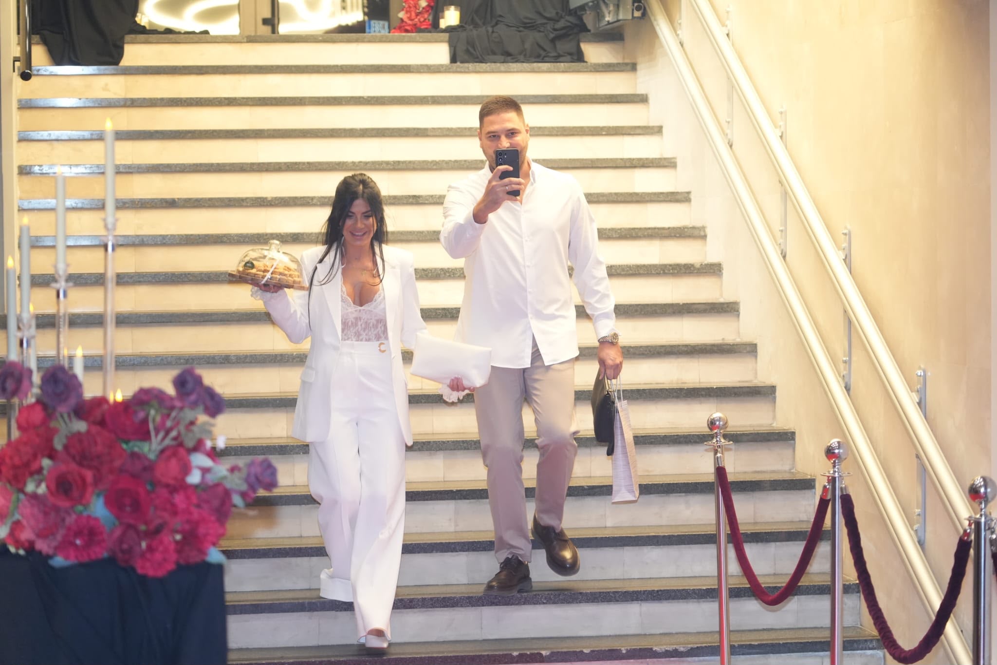 Pola estrade na promociji Dragice Zlatić i Nemanje Đorđevića: Pevači stigli u društvu lepših polovina (FOTO) 18 b486fea4 52d4 477c a55c 562860c2ca5f CF3C8991 3057 46F3 AA97 DDDD1624A4B0
