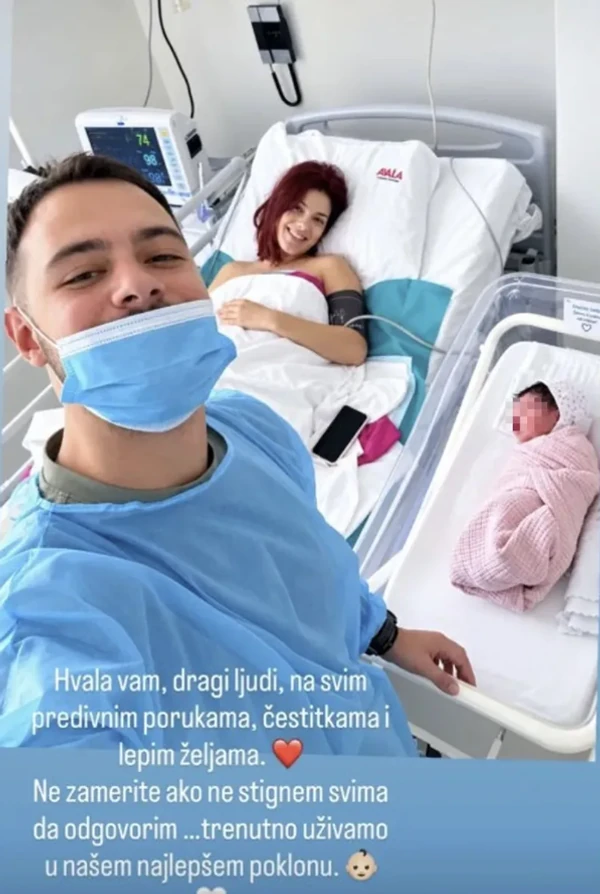 Prvo oglašavanje pevačice nakon porođaja: Muž podelio zajedničku fotografiju iz porođajne sale, emotivne reči rastopile sve (FOTO) 6 image 2