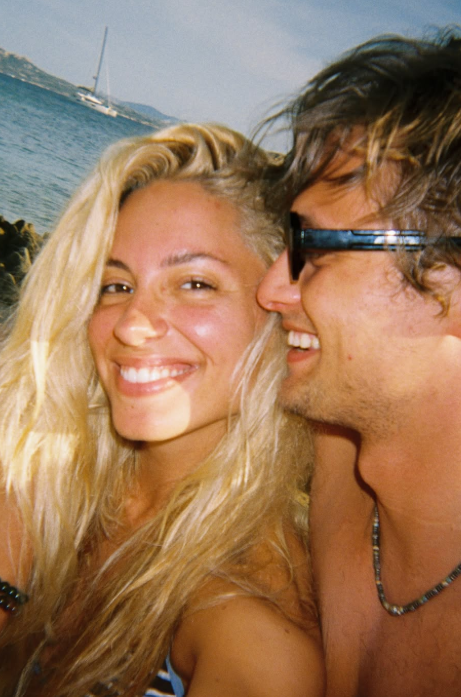 Sara Jo i Aleksej Bjelogrlić ne mare za godine: Evo kolika je razlika između njih, ljubav cveta (FOTO) 7 image 30