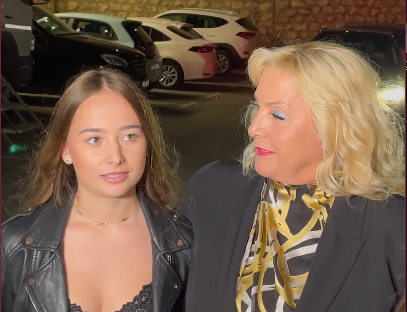 Snežana Đurišić stigla sa unukom Lanom na Kebin koncert: „Baka je stroga“, a ono što joj je pevačica odgovorila treba da čuju sve mlađe generacije (VIDEO) 7 unuka Lana3